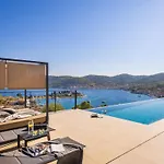 Breathtaking Villa *