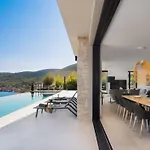 Villa Breathtaking Vis