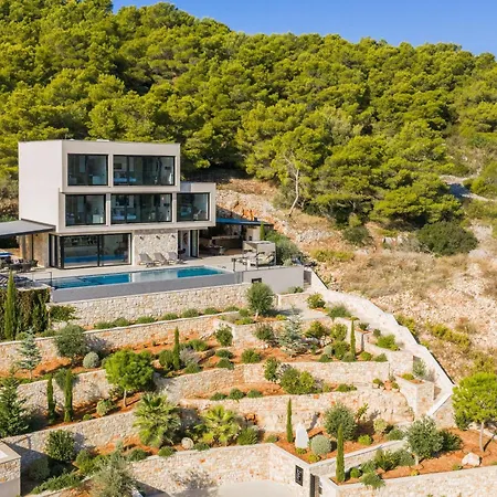 Breathtaking Villa *