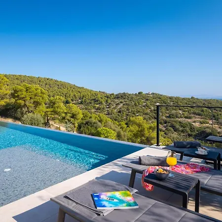 Breathtaking Villa *
