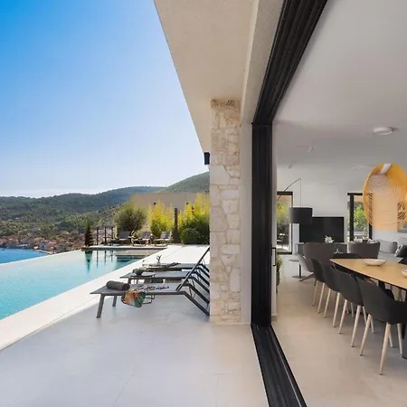 Villa Breathtaking Vis